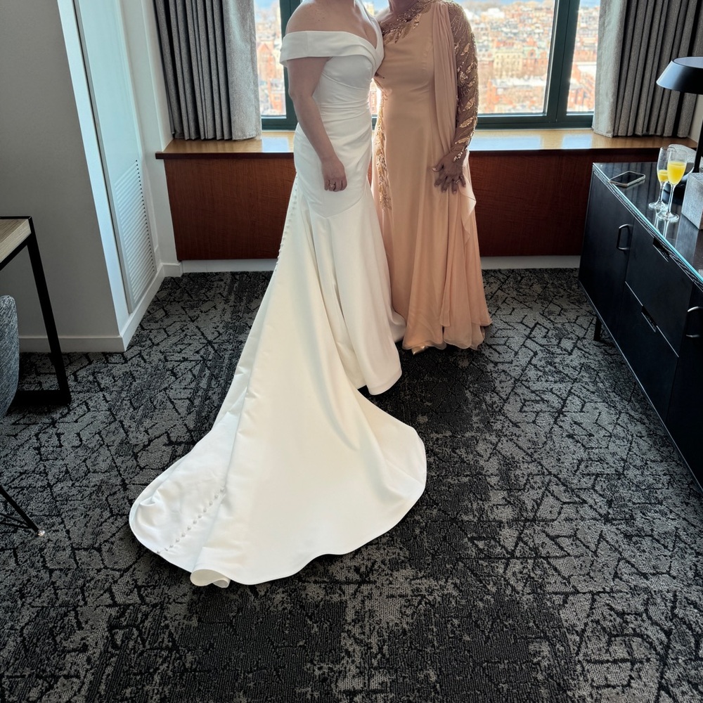 Elegant Off-Shoulder White Wedding Dress